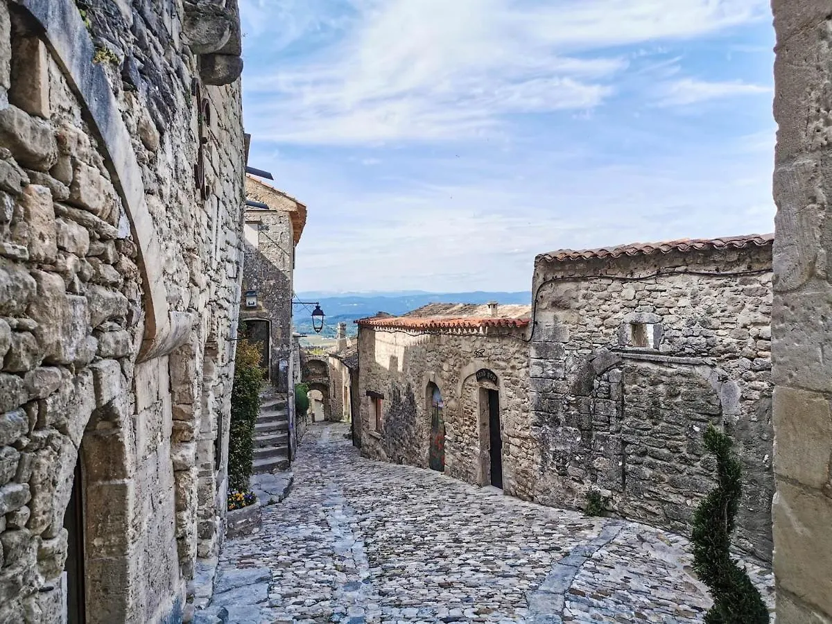 Les Cabanes de la Fontaine Lacoste