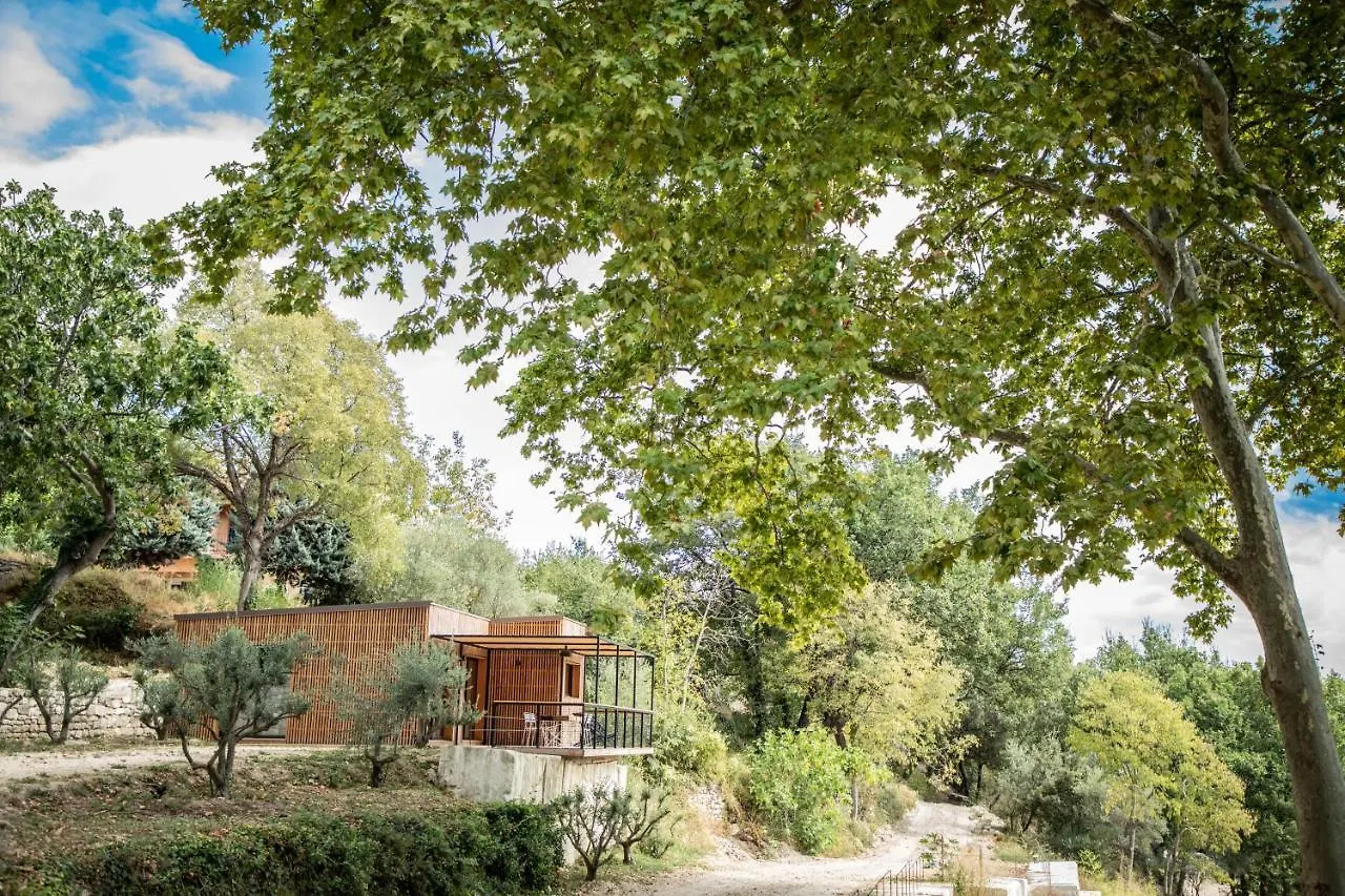 Les Cabanes de la Fontaine Lacoste  Hébergement de vacances Lacoste (Vaucluse)