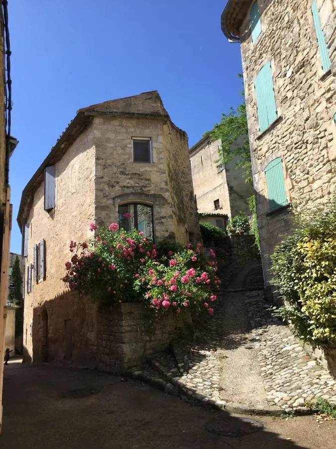 Les Cabanes de la Fontaine Lacoste