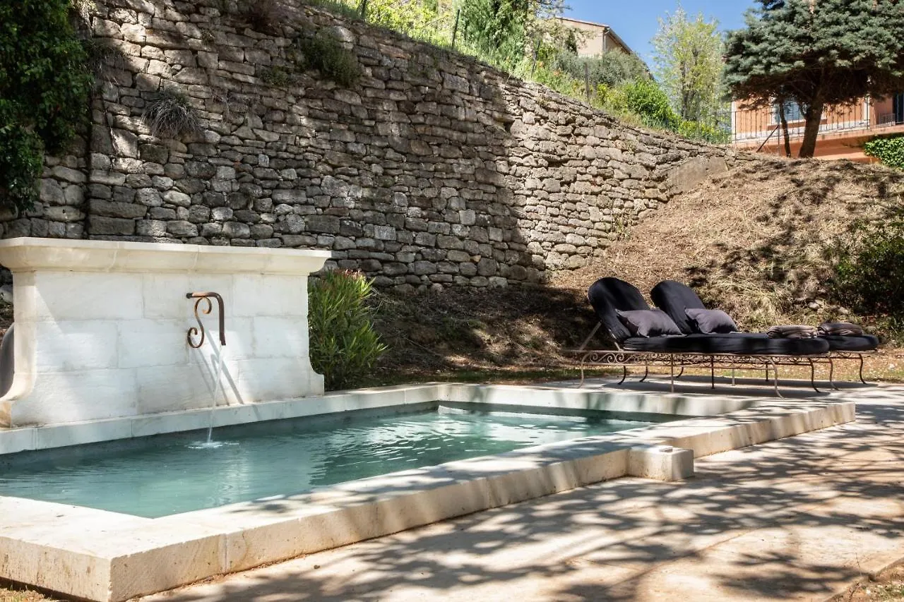 Les Cabanes de la Fontaine Lacoste  Hébergement de vacances Lacoste (Vaucluse)