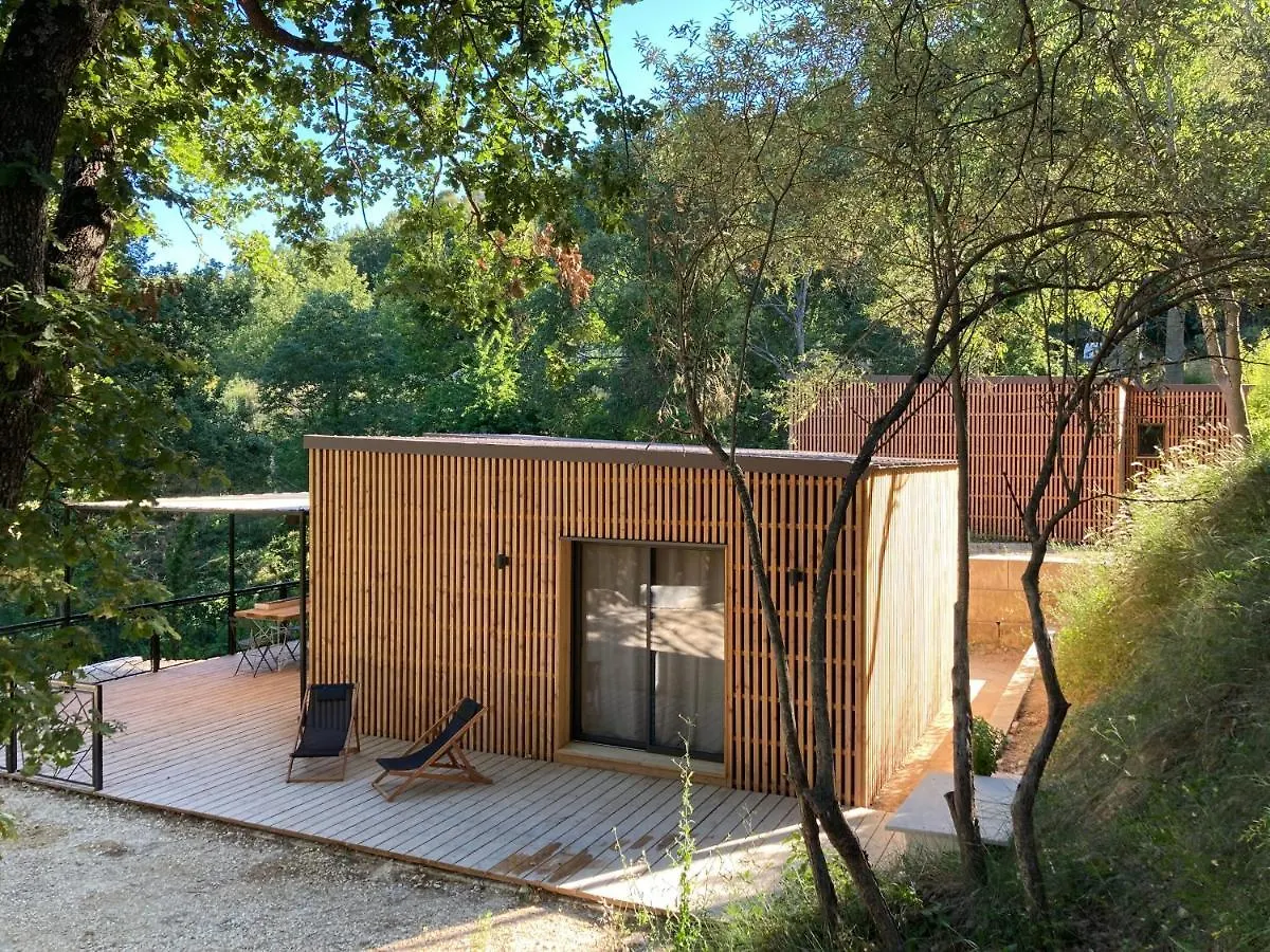 Les Cabanes de la Fontaine Lacoste