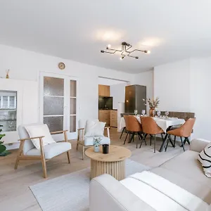 Hugo By The Harbor, Light-filled And Centrally Located - Free Parking , Oostende België